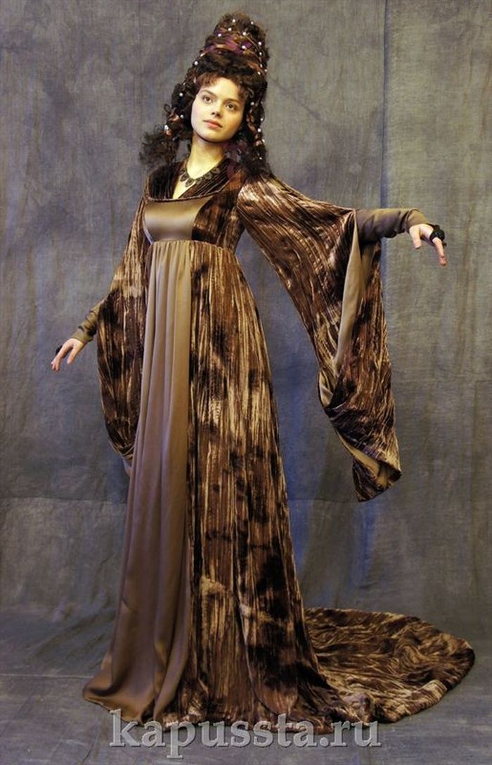 Замковое коричневое платье
